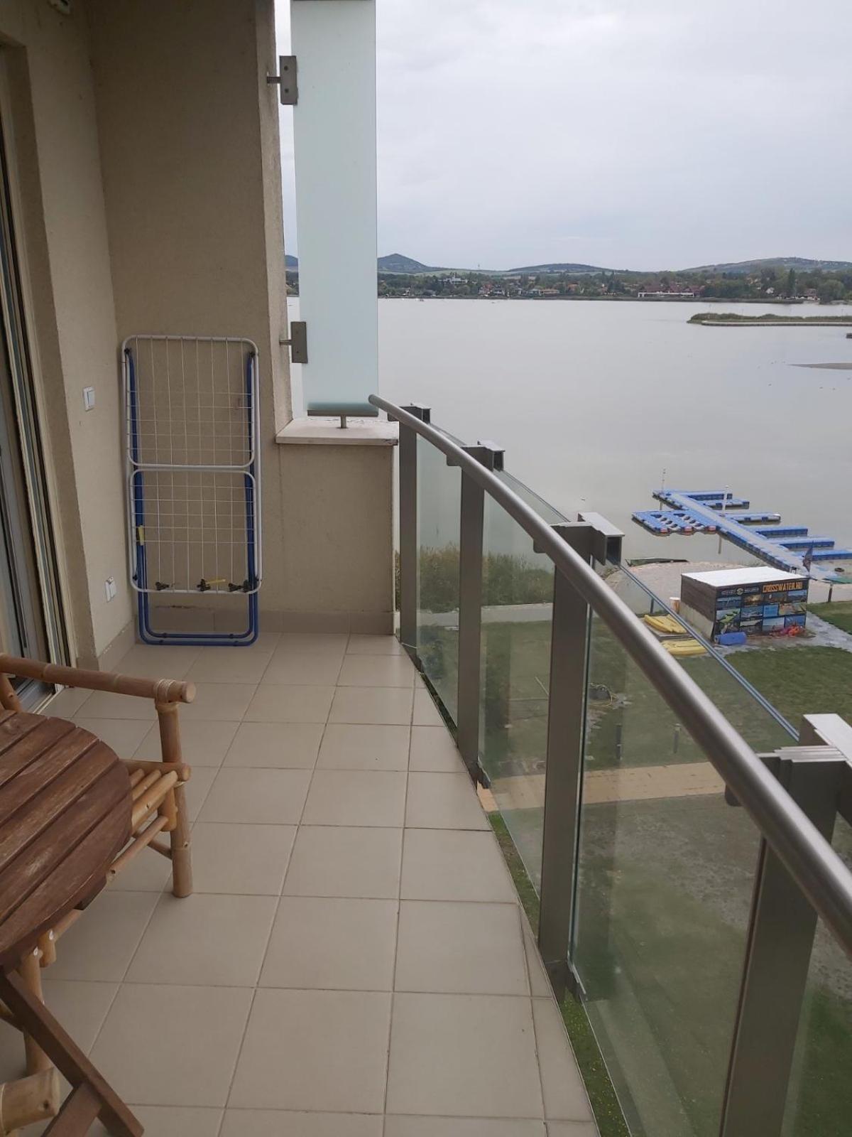 Wellness Apartments In Velence Esterno foto