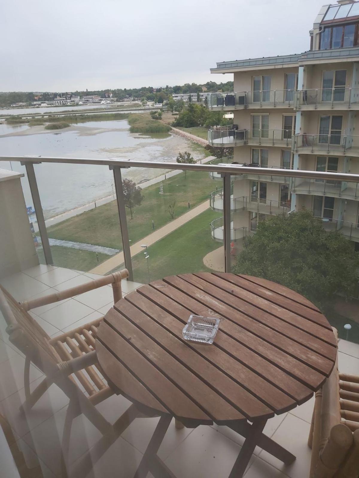 Wellness Apartments In Velence Esterno foto