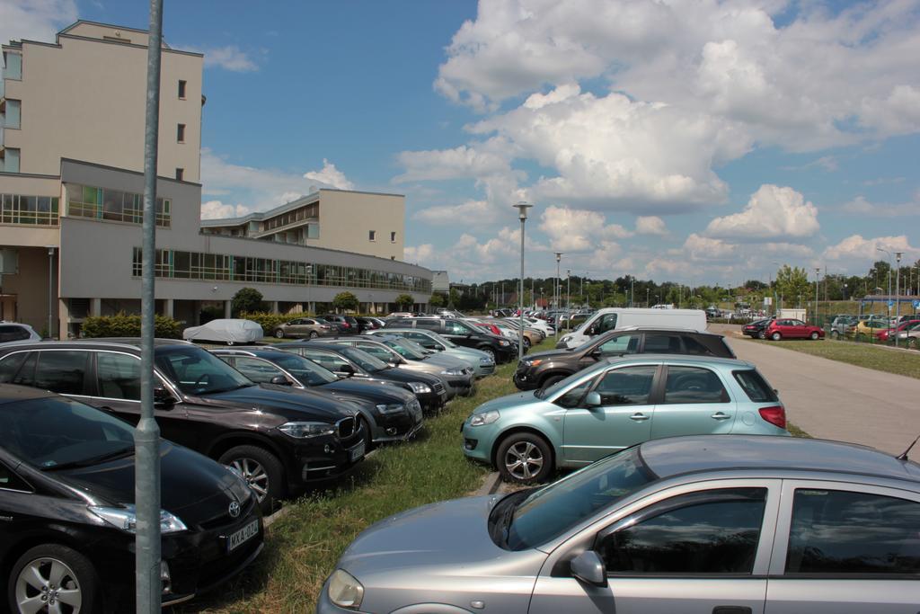 Wellness Apartments In Velence Esterno foto